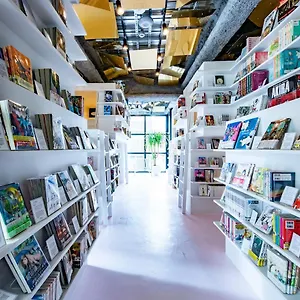 Manga Art Hotel, ホステル